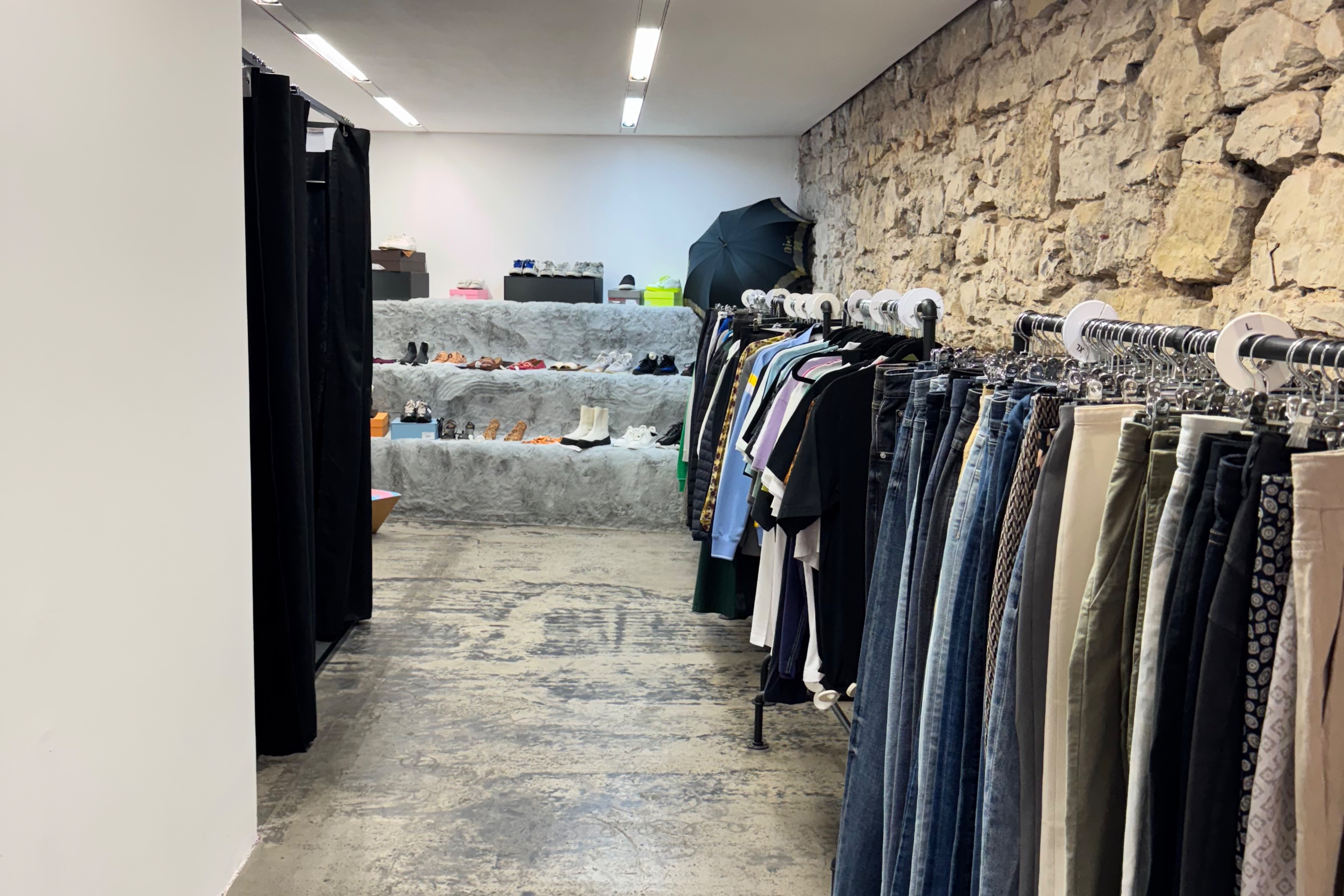 Elly's Secondhand Deluxe