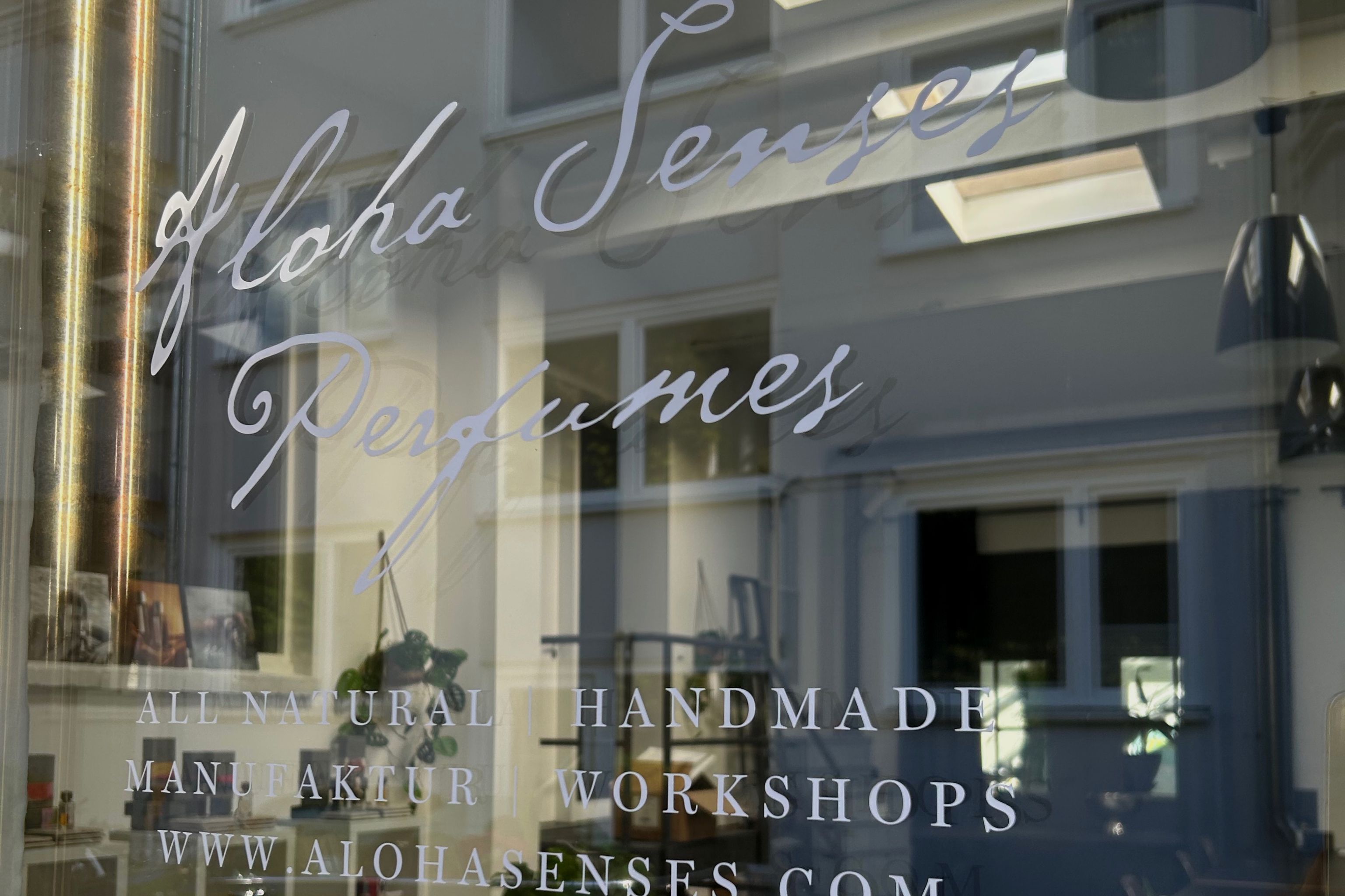 ALOHA SENSES ATELIER |  Parfum Workshops, Manufaktur & Shop: 100% natürliche Nischenparfums aus eigener Manufaktur