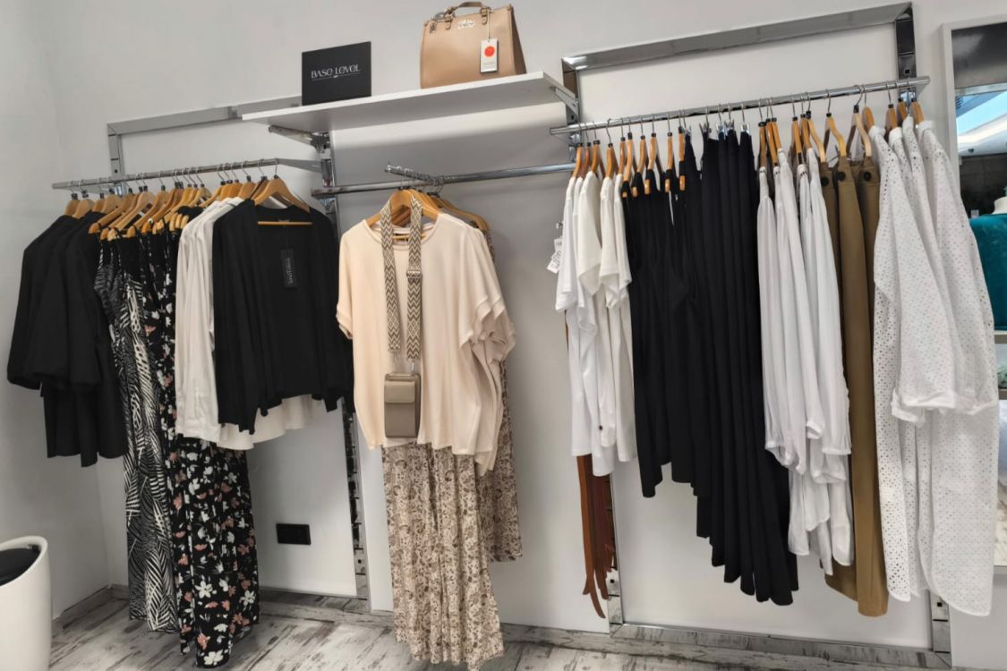 1A Fashion Boutique Curvy title image