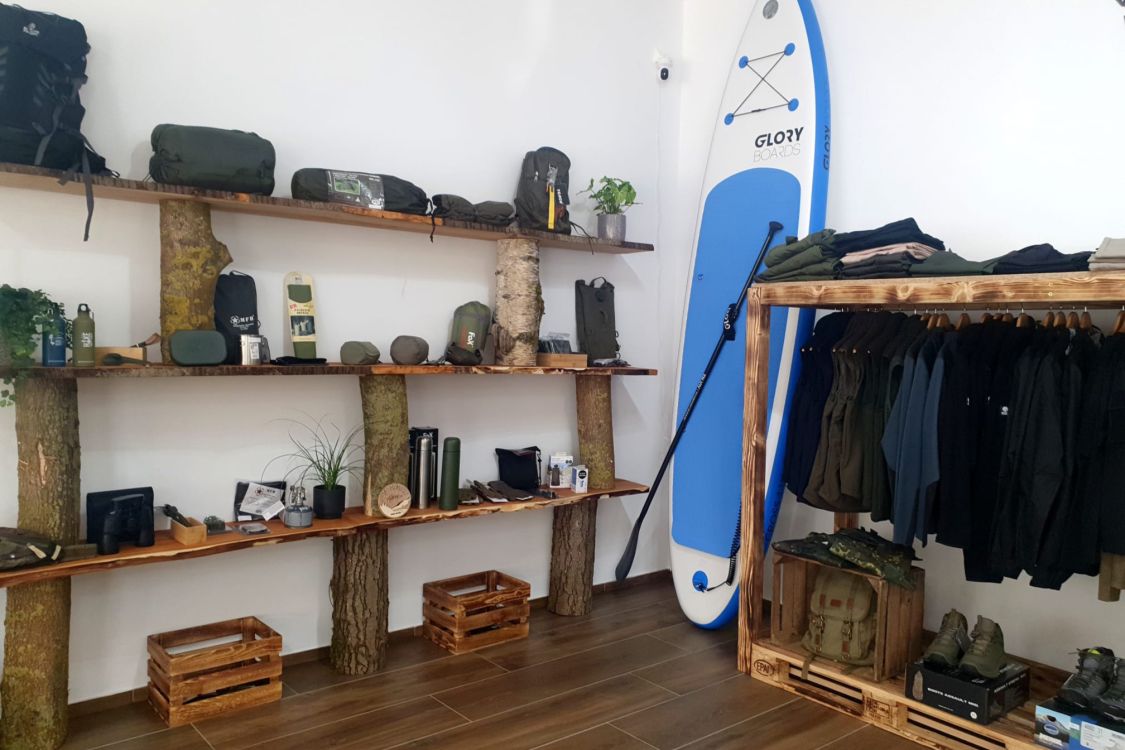 Outdoor Store Born title image