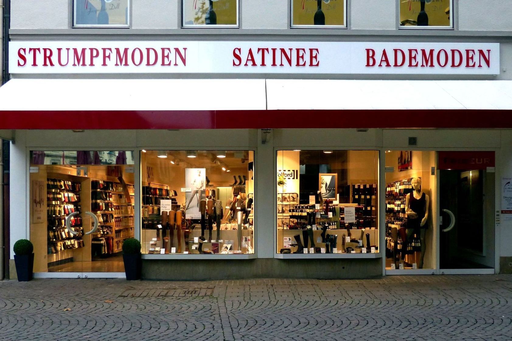 Satinee Strumpfmoden