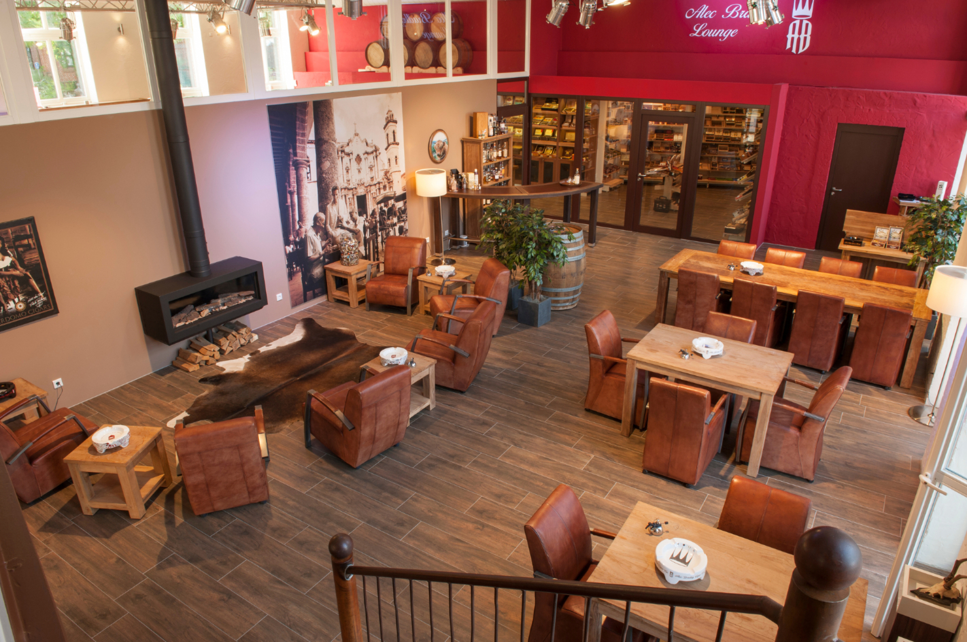 whisky & cigar salon