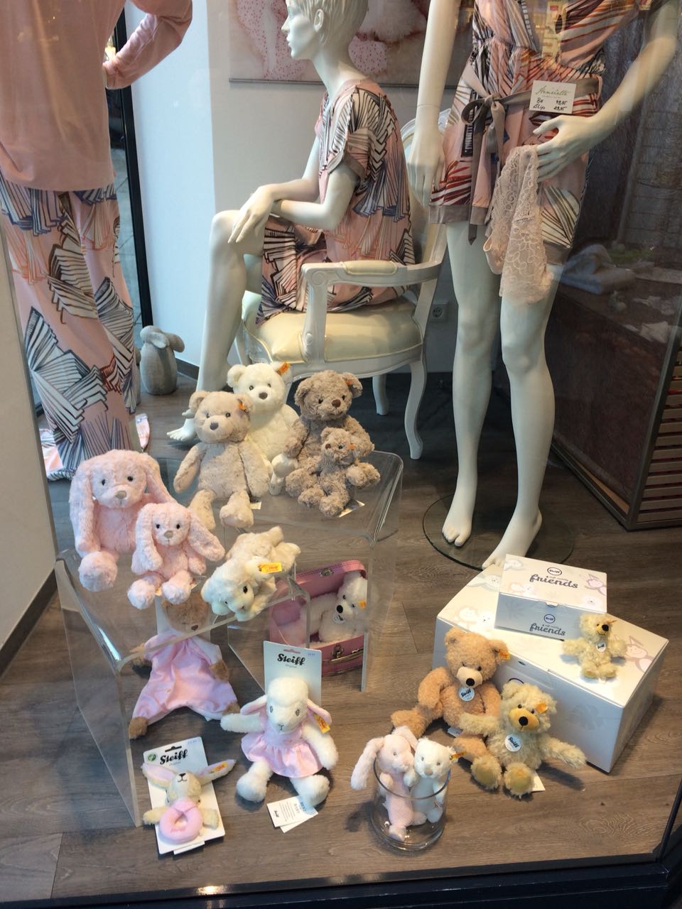 HENRIETTE Feine Wäsche guter Stil