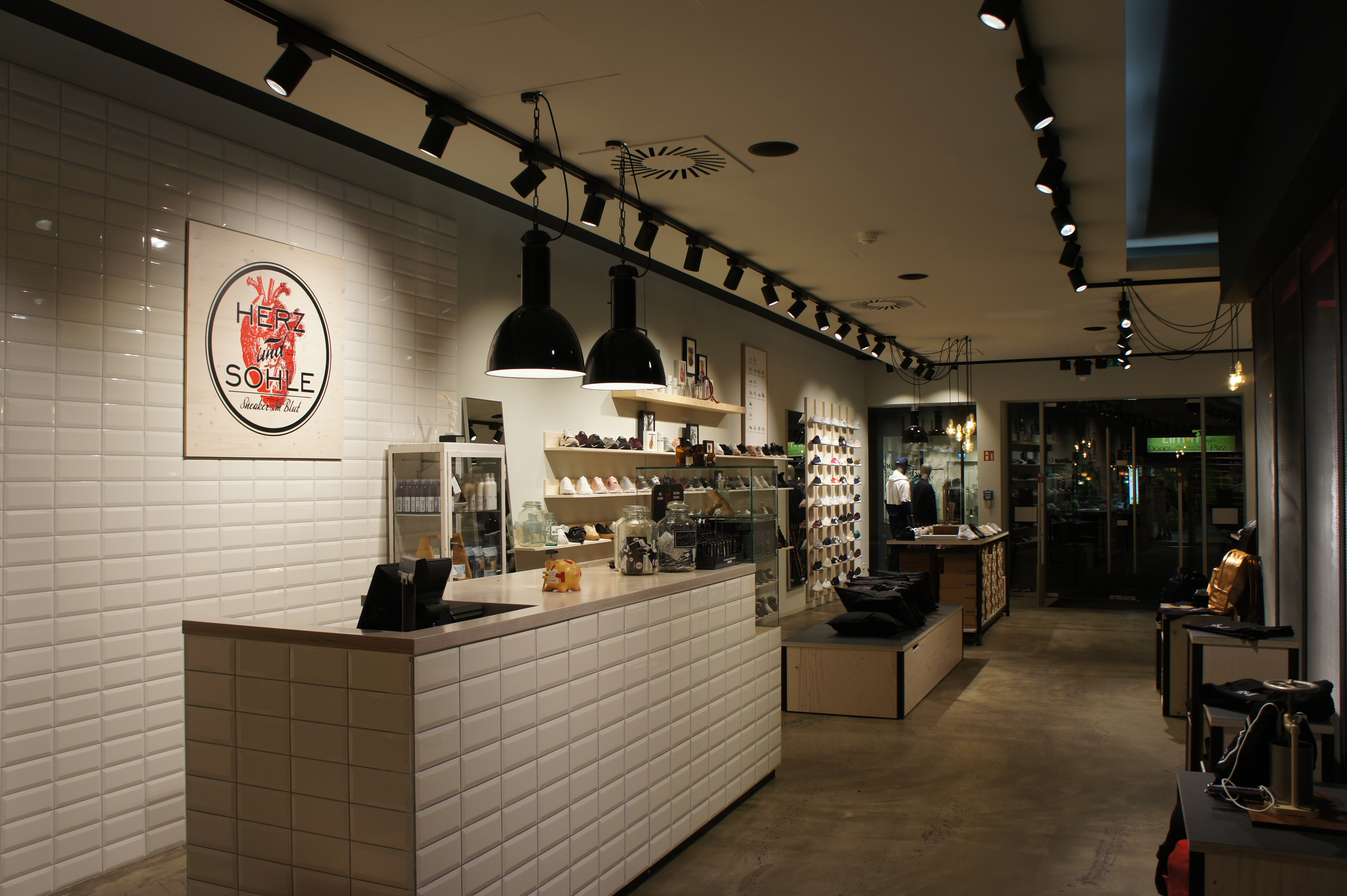 Herz & Sohle - Sneaker im Blut