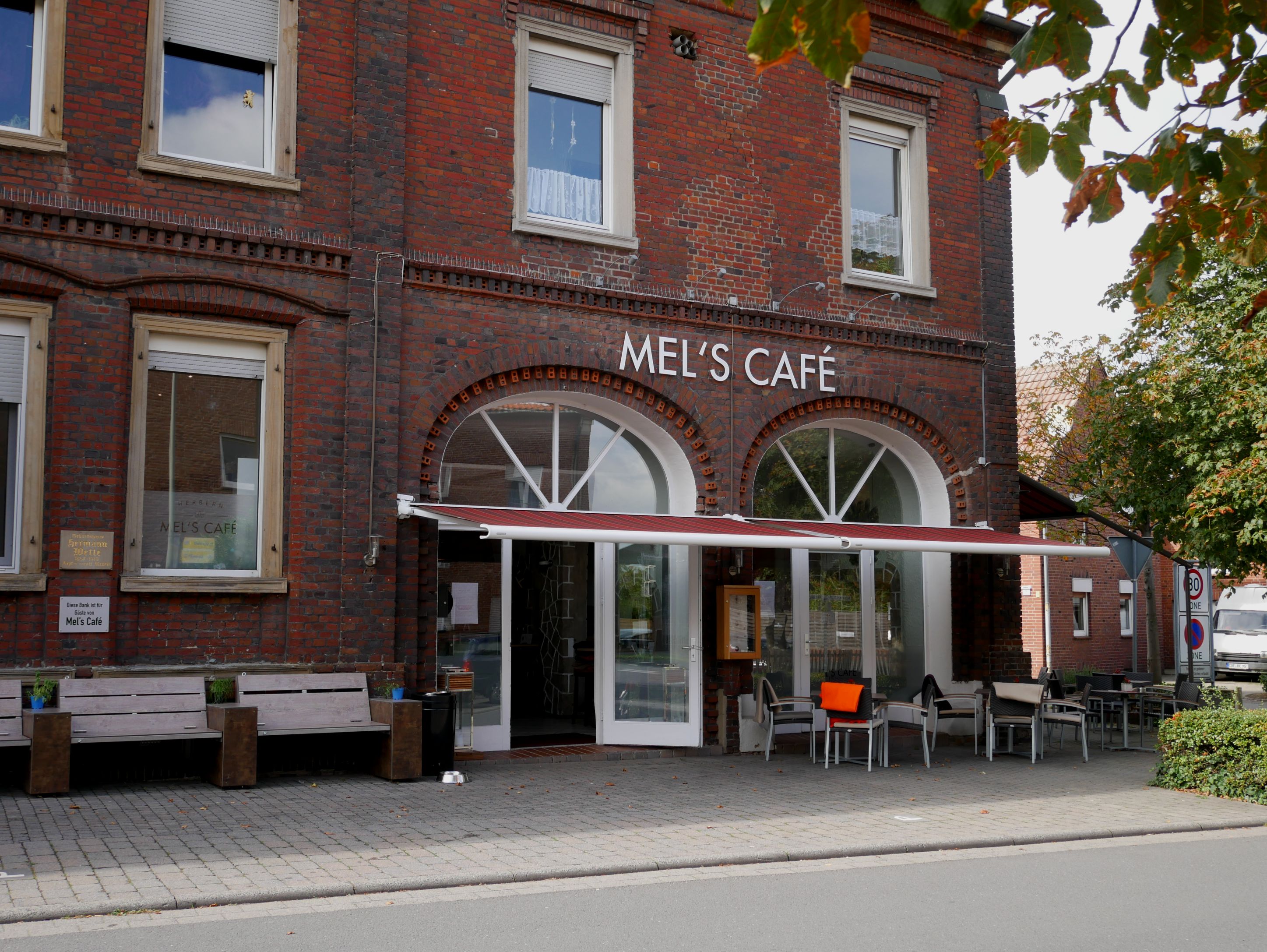 Mel's Café