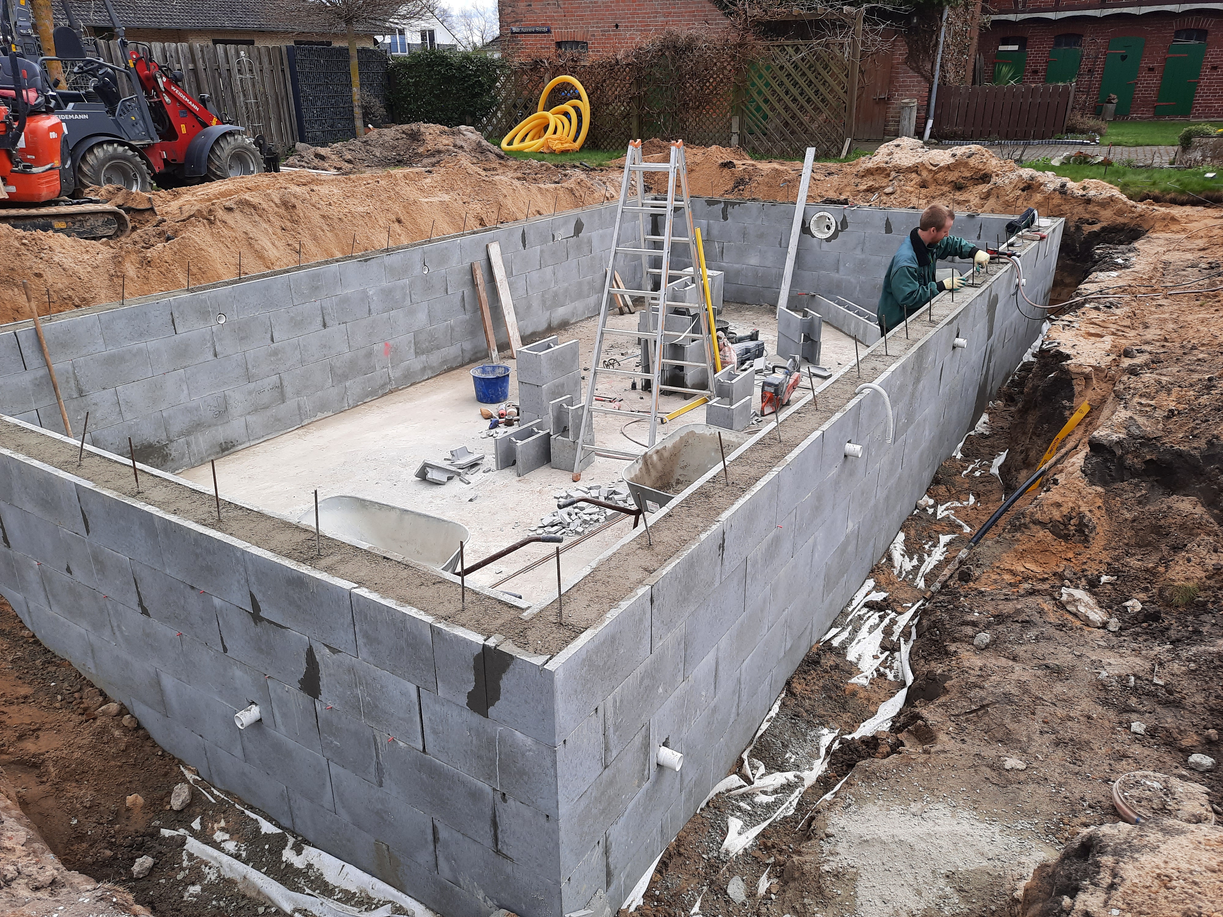 poolinter "Sauna- Freizeit- & Pool-Equipment"