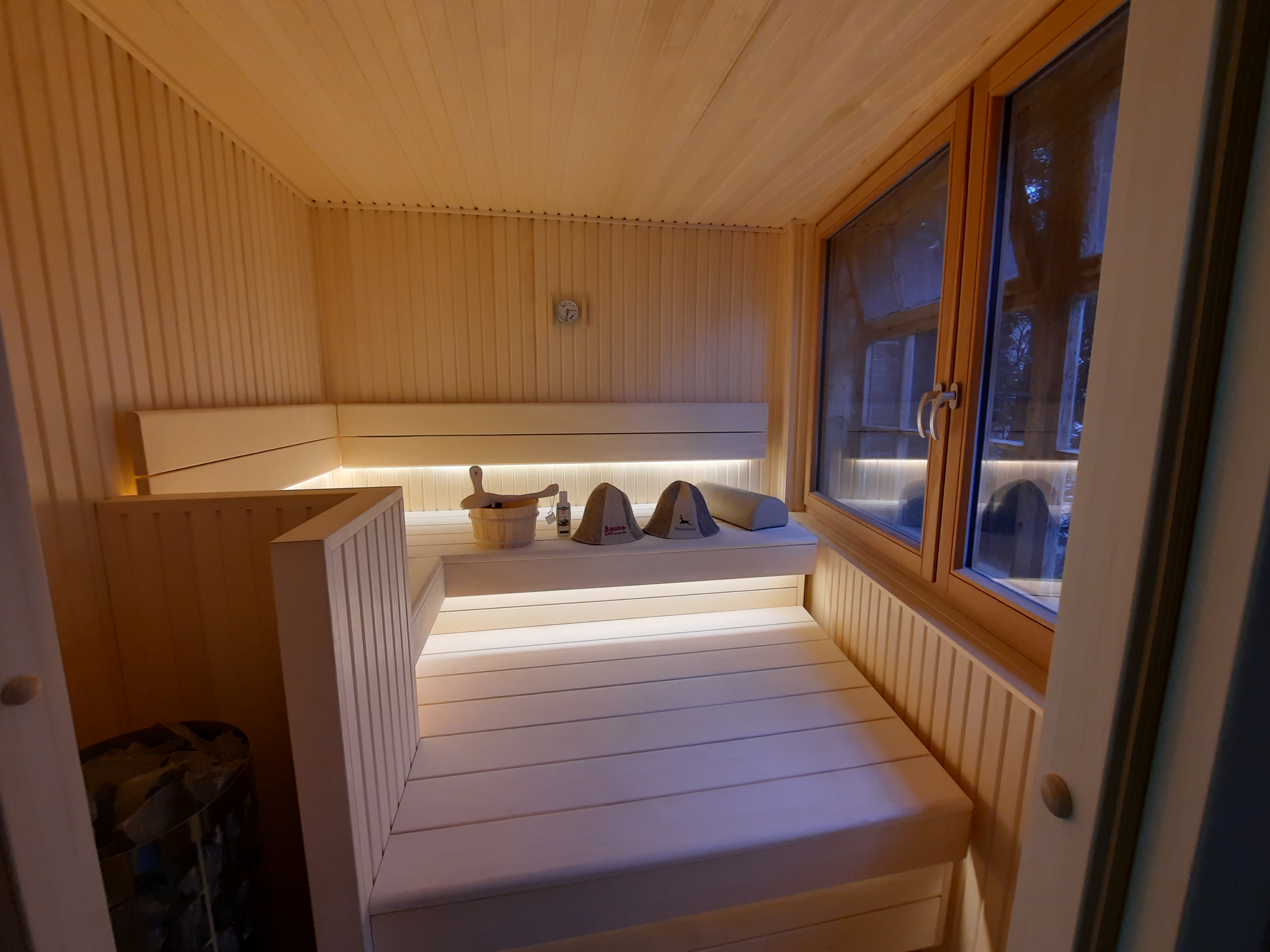 poolinter "Sauna- Freizeit- & Pool-Equipment"