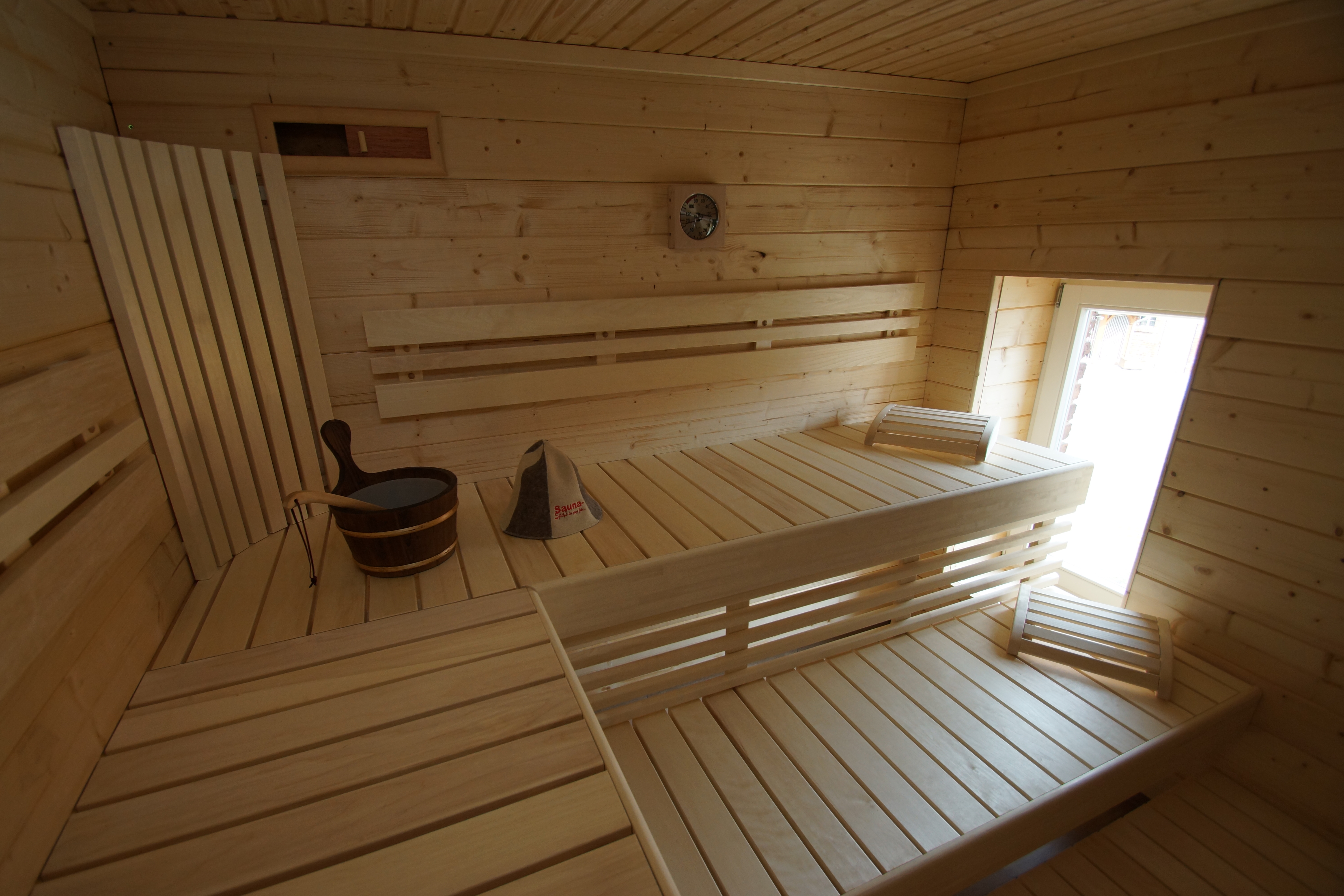 poolinter "Sauna- Freizeit- & Pool-Equipment"