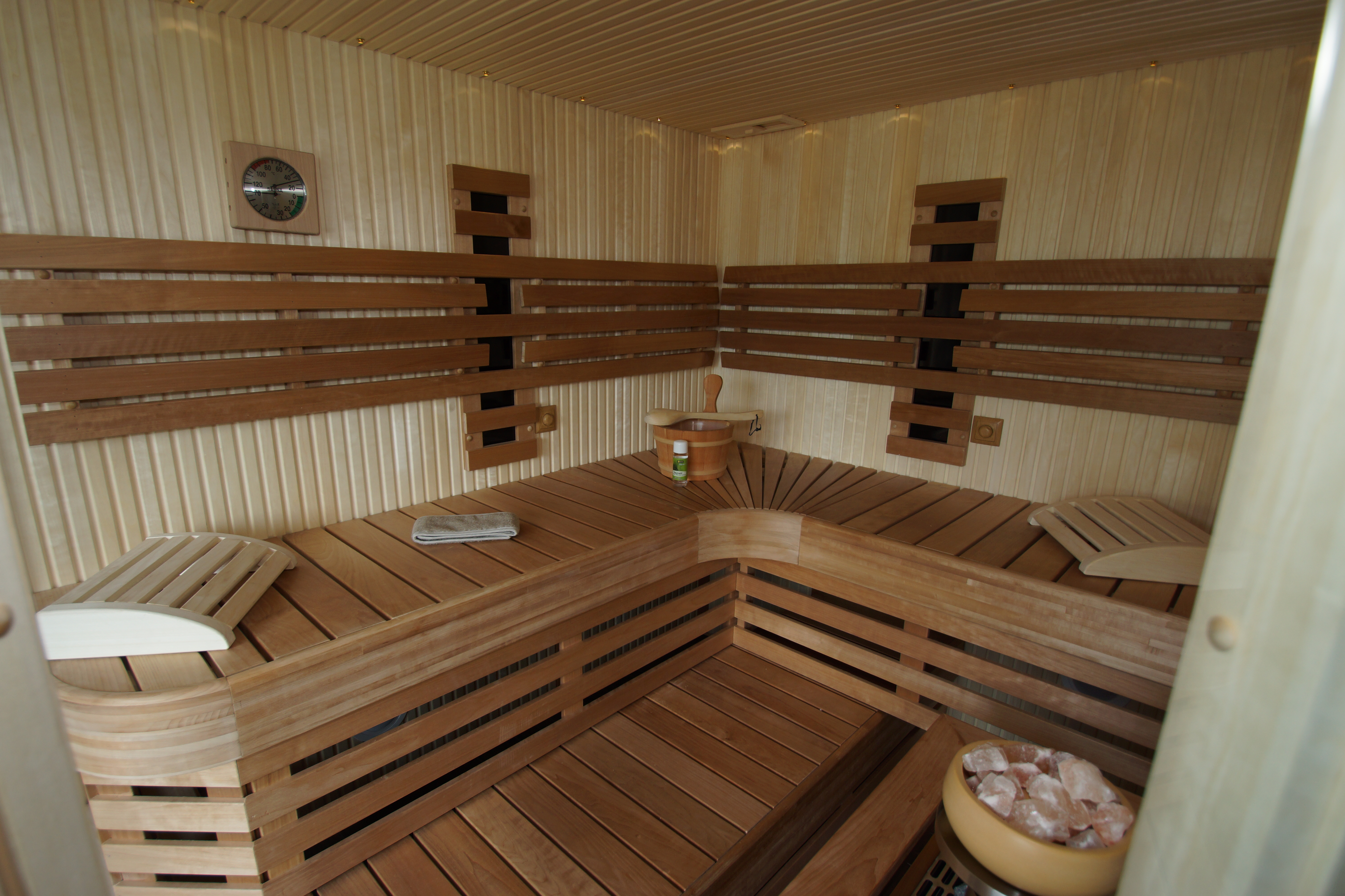 poolinter "Sauna- Freizeit- & Pool-Equipment"