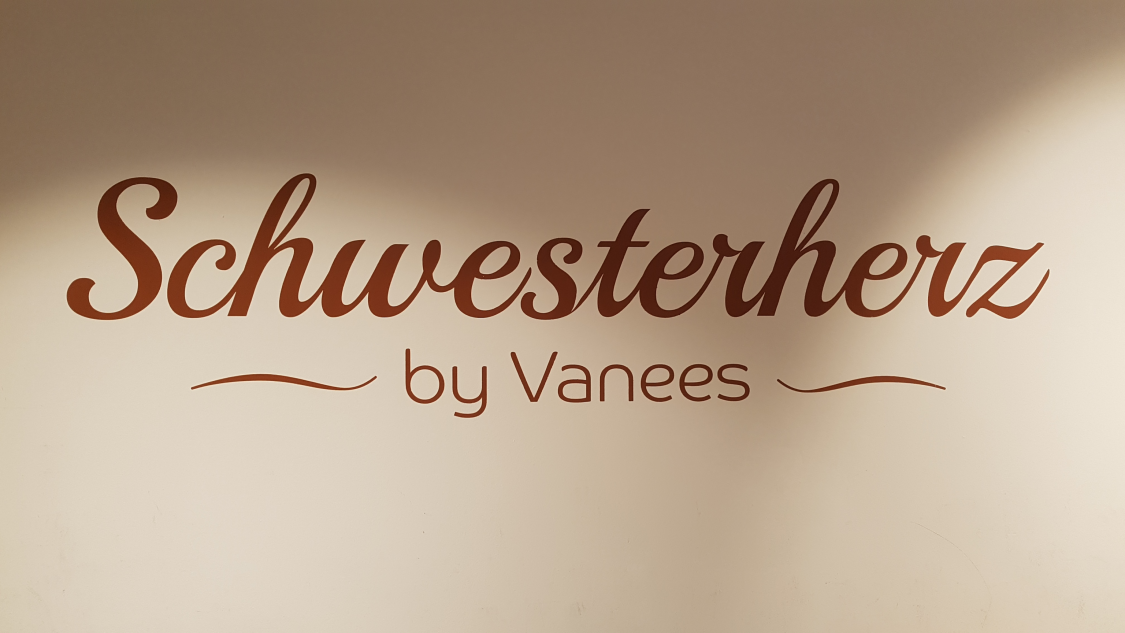 Schwesterherz title image