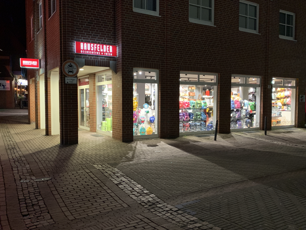 HAUSFELDER accessoires + reise title image