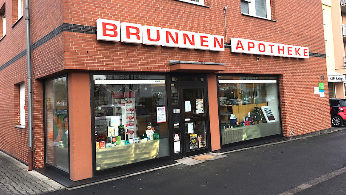 Brunnen-Apotheke title image