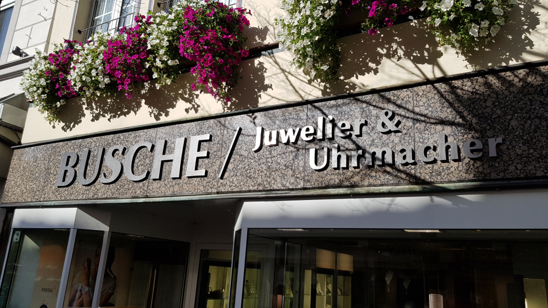 Busche   Uhren - Schmuck - Trauringe title image