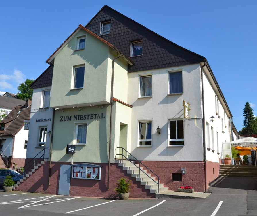 Restaurant & Landhotel "Zum Niestetal" title image