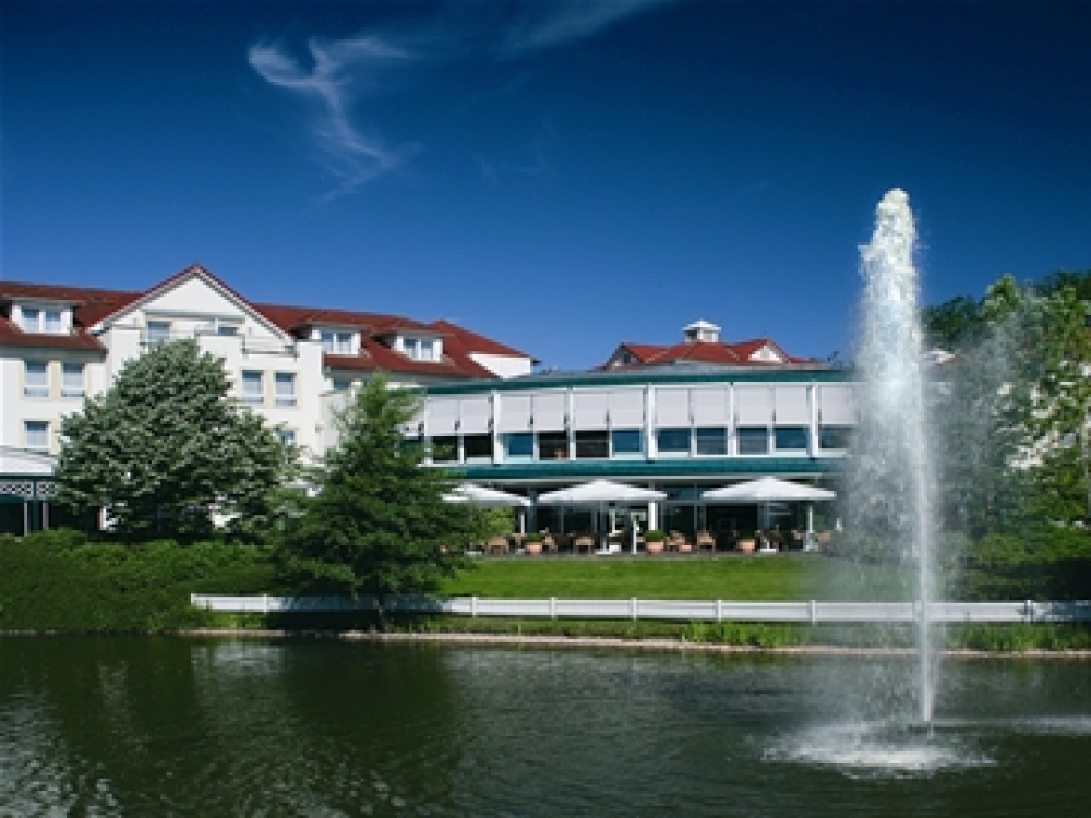 COURT HOTEL title image