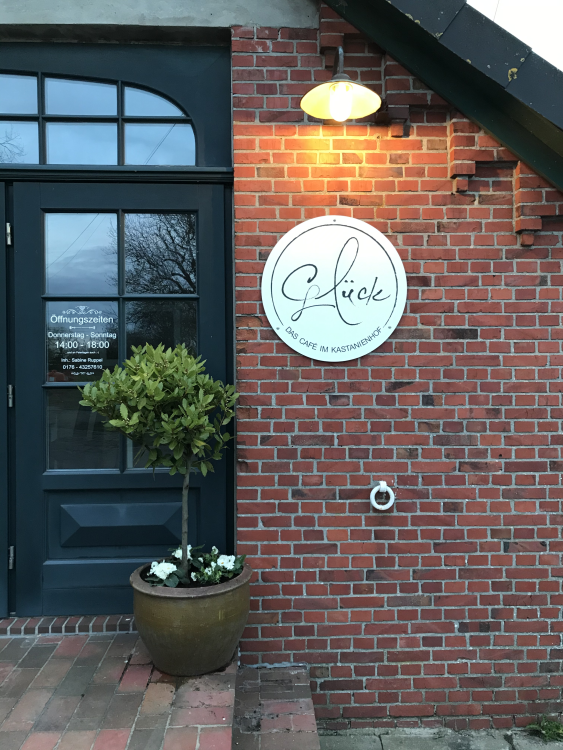GLÜCK - das Café im Kastanienhof title image