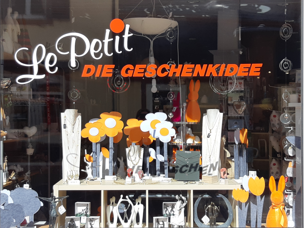 Le Petit title image