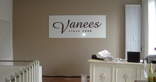 Vanees