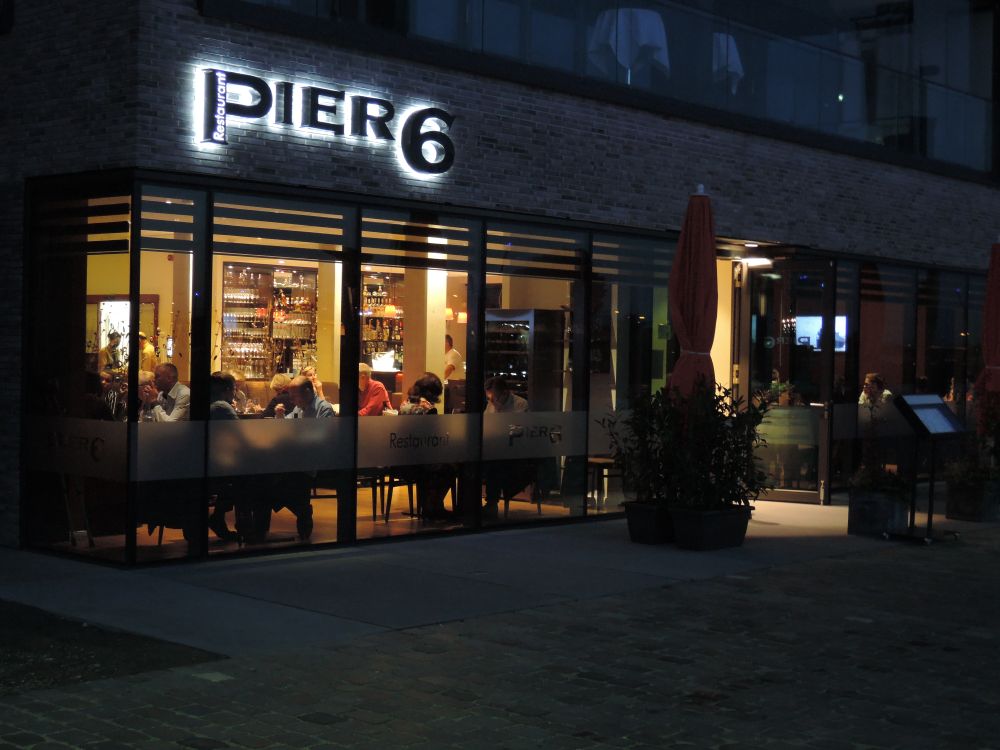 Restaurant PIER 6 title image