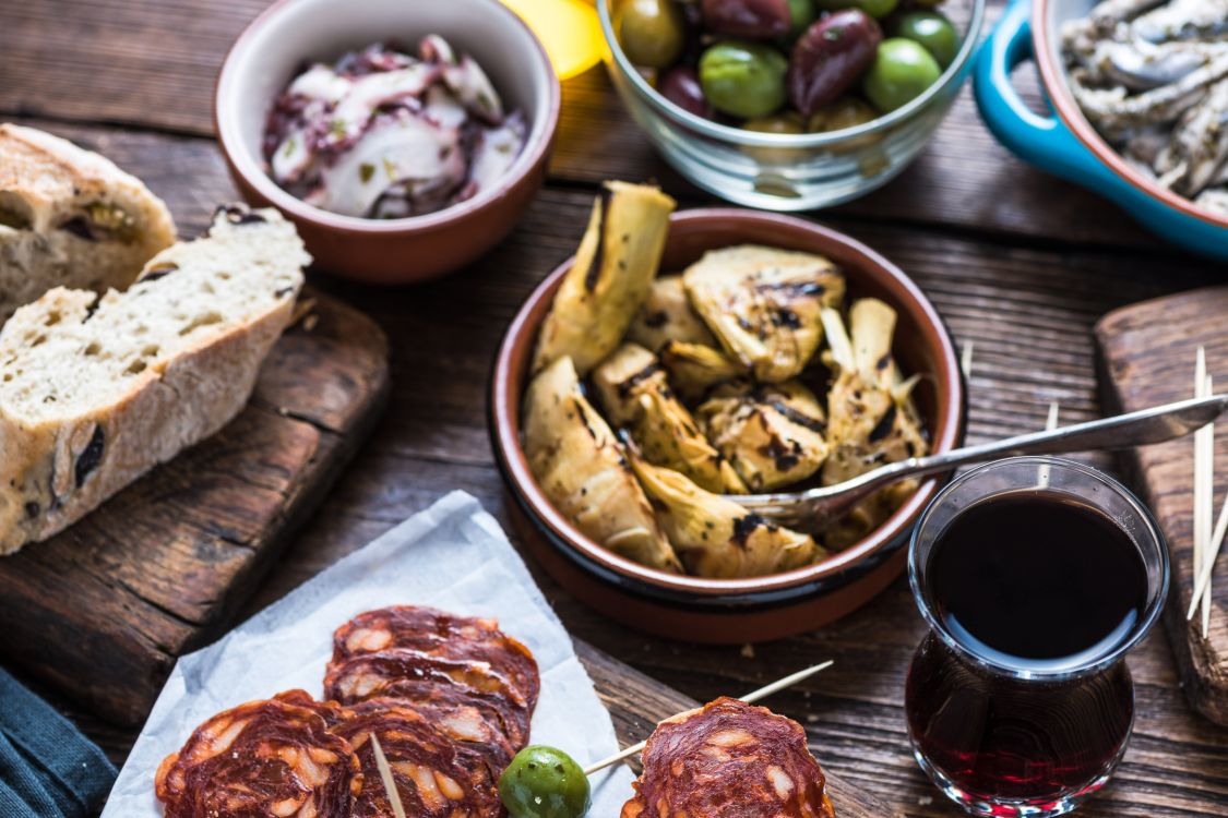 Tapas y más title image