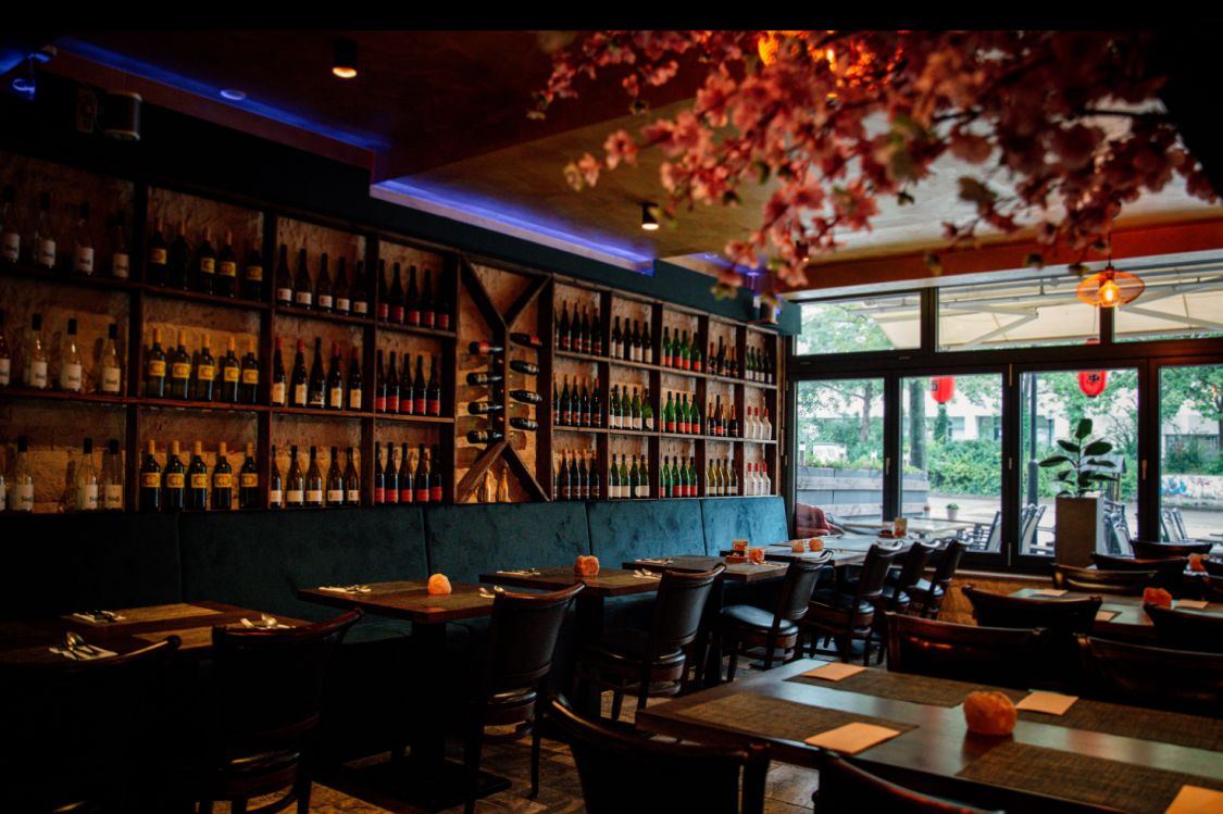 Nivy Sushi & Grill title image