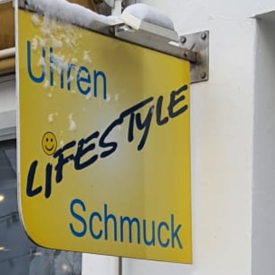 Lifestyle Uhren Schmuck Piercing