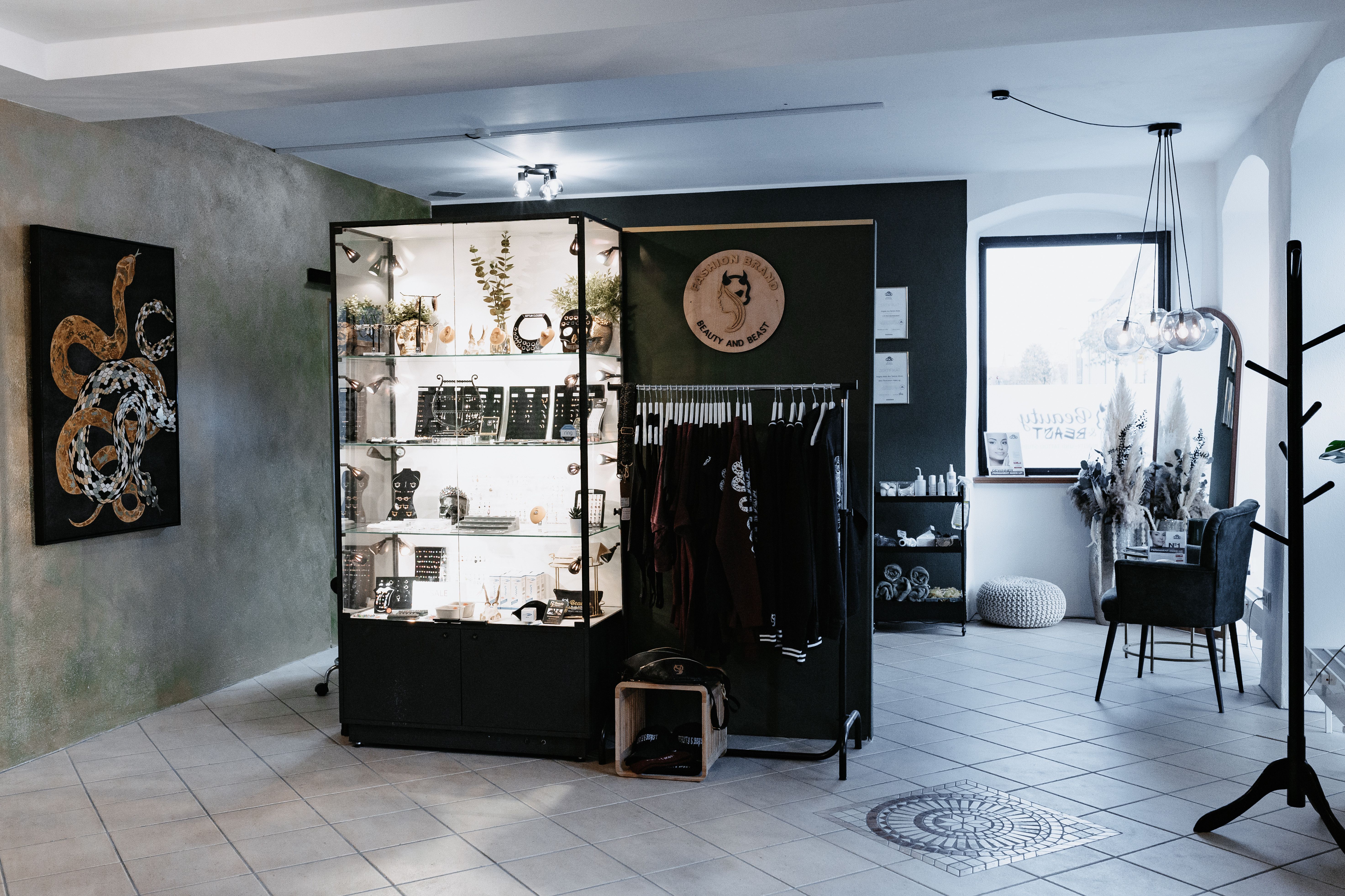 Beauty and Beast - Kosmetik und Tattoo Studio