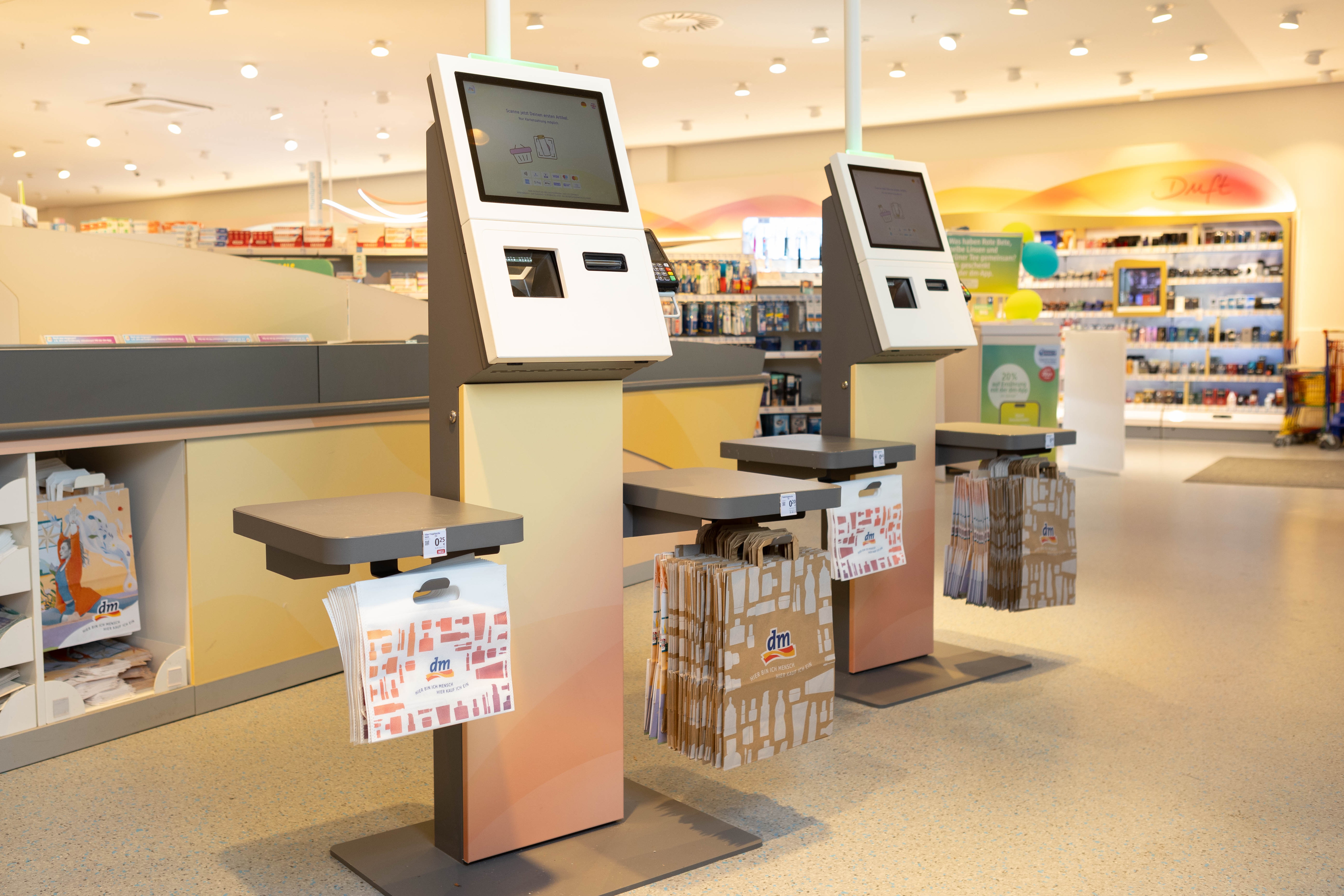 dm-drogerie markt (Bahnhofstr. 18)