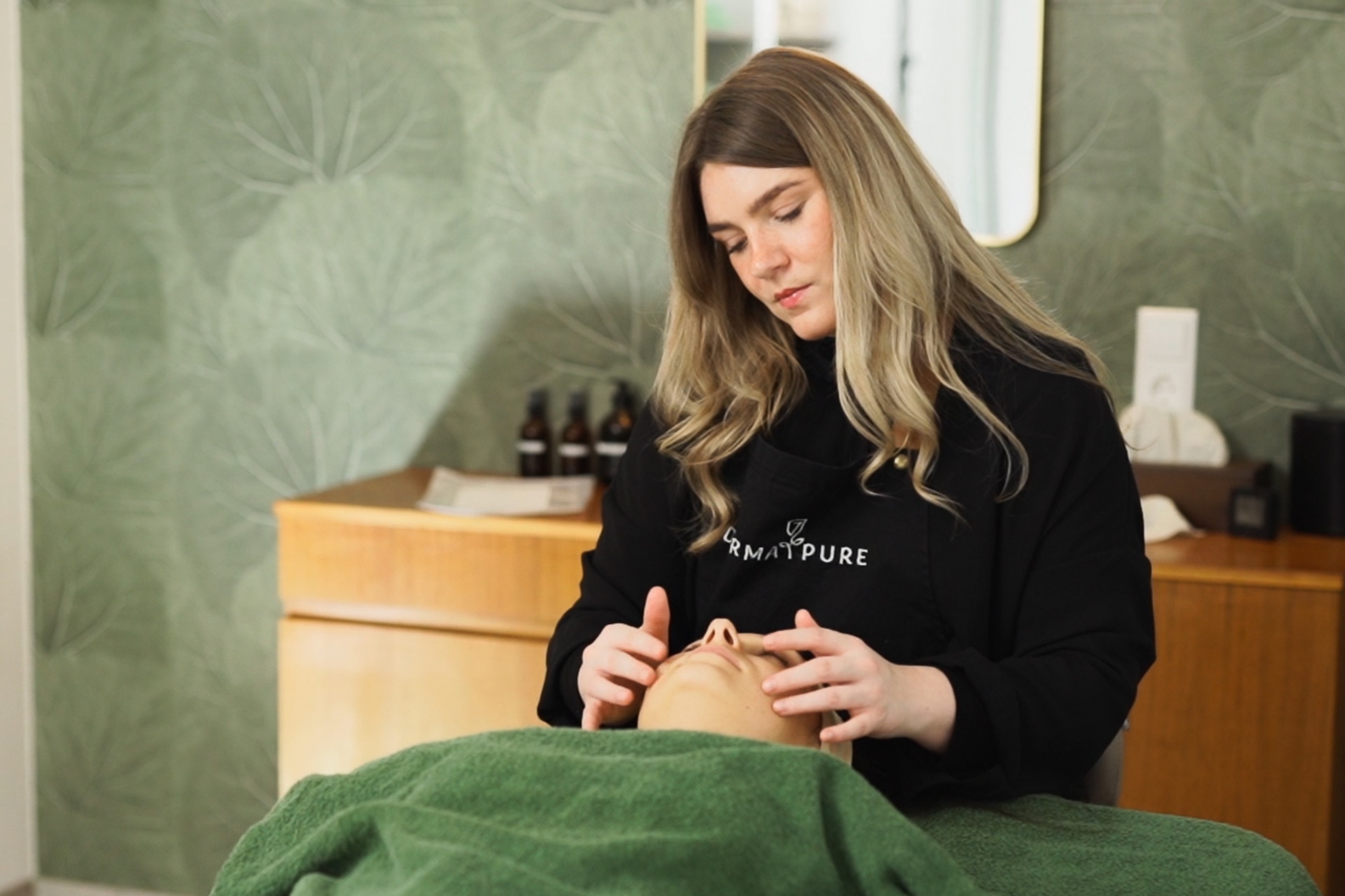 DERMAPURE - Kosmetik am Markt