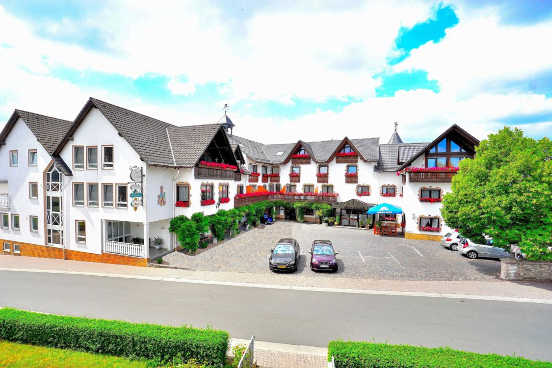 Hotel Berghof title image